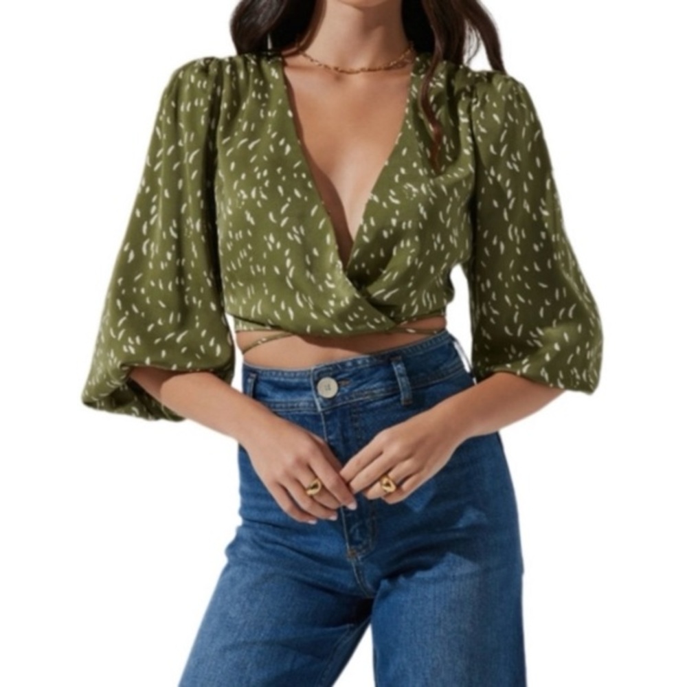 ASTR Wrap Front Back Cutout Top in Green Flecks